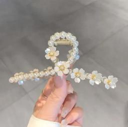 GANCHO CON PERLAS Y FLORES 12/1